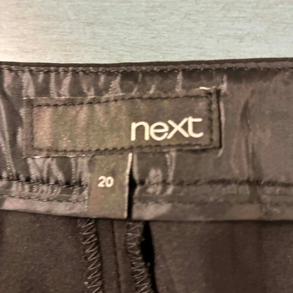 Next Bermuda Shorts Womens 20 Black Cuffed Tailored Career Quiet Luxury 705-415